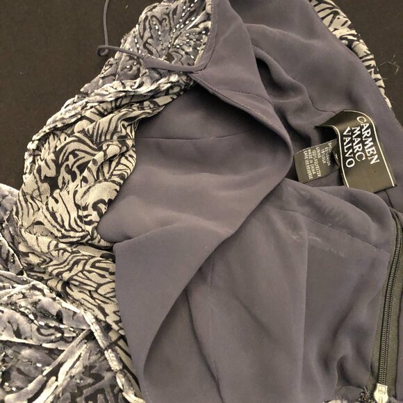 Stunning Carmen Marc Valvo beaded Velvet Gown: Size 12 - Picture 15 of 16